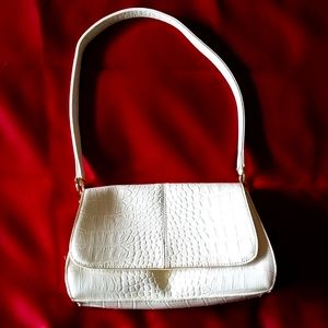 Liz Claiborne cream patent leather shoulder pocketbook